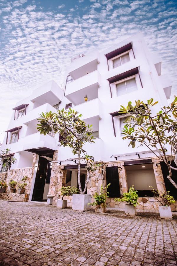 St.Lachlan Hotel & Suites Negombo Exterior photo